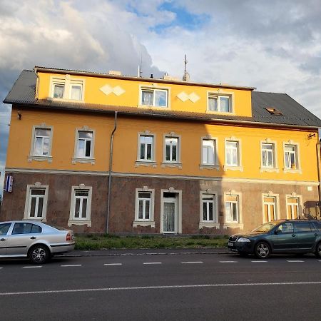 Penzion Duong Apartments Karlsbad Buitenkant foto