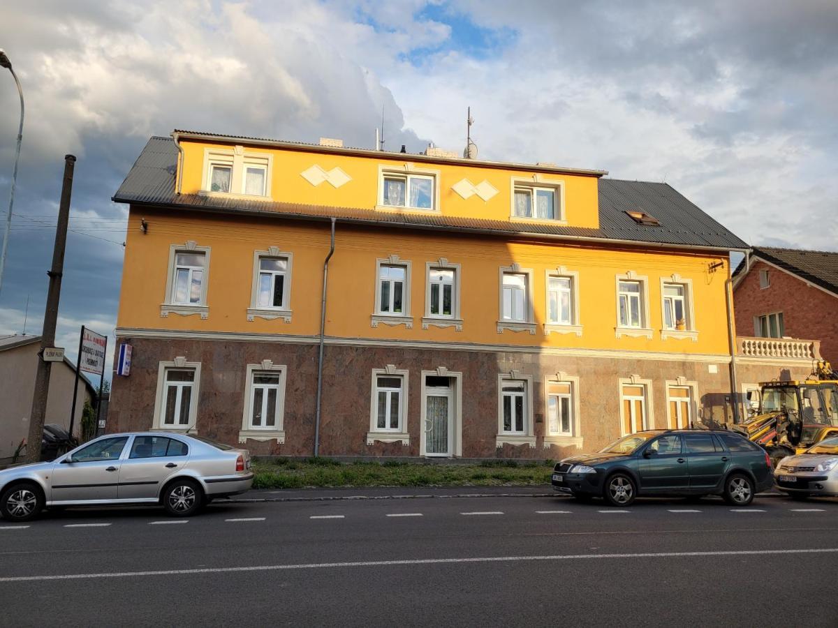 Penzion Duong Apartments Karlsbad Buitenkant foto
